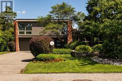 87 PENTLAND PLACE  Ottawa, ON K2K 1V9