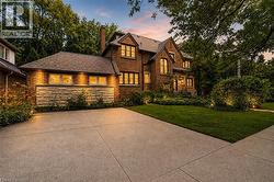 4 FORSYTH Avenue N  Hamilton, ON L8S 4E1