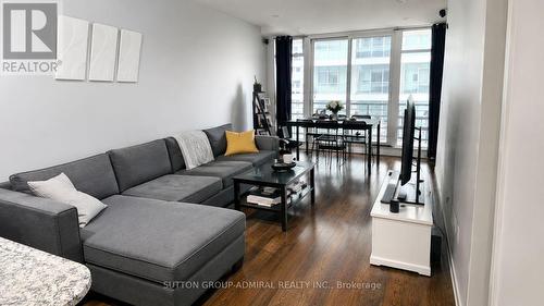 3210 - 2191 Yonge Street, Toronto, ON - Indoor Photo Showing Living Room