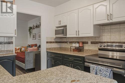 103 - 410 Mclevin Avenue, Toronto, ON - Indoor Photo Showing Kitchen