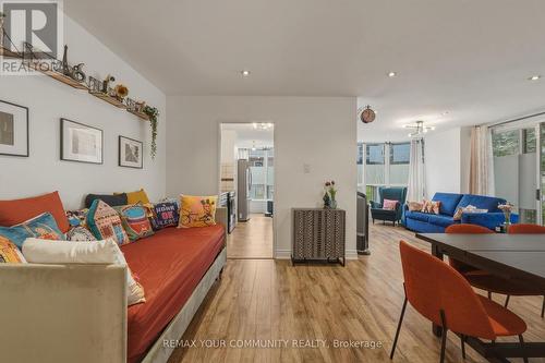 103 - 410 Mclevin Avenue, Toronto, ON - Indoor Photo Showing Living Room