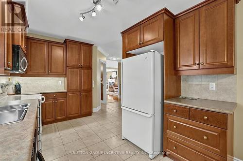 13 Renaissance Point, New Tecumseth, ON - Indoor Photo Showing Kitchen With Double Sink