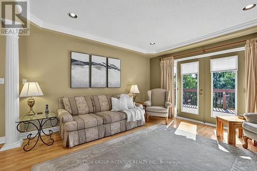 13 Renaissance Point, New Tecumseth, ON - Indoor Photo Showing Living Room