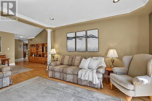 13 Renaissance Point, New Tecumseth, ON - Indoor Photo Showing Living Room