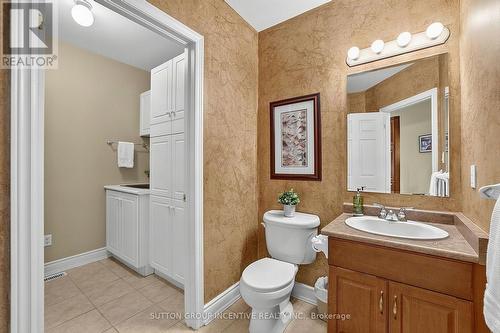 Main Powder - 13 Renaissance Point, New Tecumseth, ON - Indoor Photo Showing Bathroom