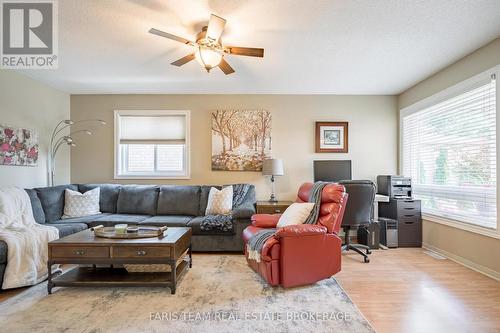 4 Bluegrass Drive, Barrie, ON - Indoor Photo Showing Living Room