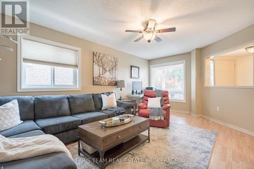 4 Bluegrass Drive, Barrie, ON - Indoor Photo Showing Living Room