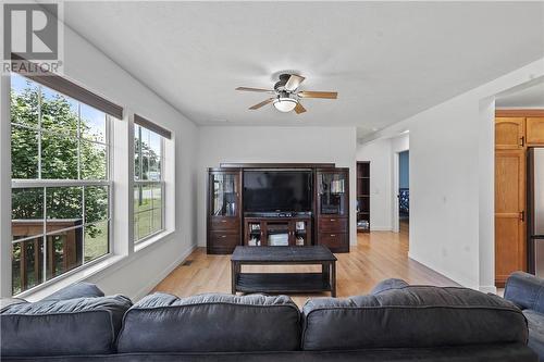 124 Yocom Drive, Espanola, ON - Indoor Photo Showing Living Room