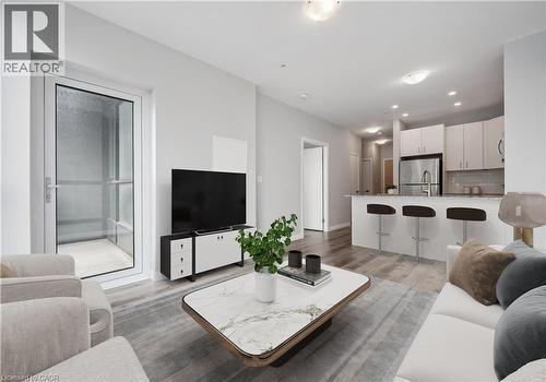 104 Garment Street Unit# 606, Kitchener, ON - Indoor Photo Showing Living Room