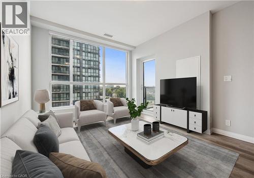 104 Garment Street Unit# 606, Kitchener, ON - Indoor Photo Showing Living Room