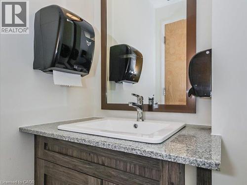 104 Garment Street Unit# 606, Kitchener, ON - Indoor Photo Showing Bathroom