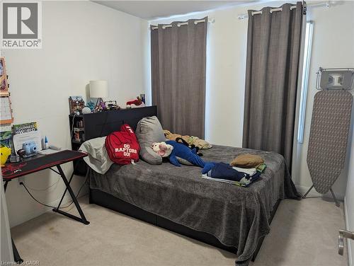 36 Bugdale Drive, Cambridge, ON - Indoor Photo Showing Bedroom