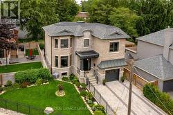 70 PARKVIEW HILL CRESCENT Toronto, ON M4B 1R4