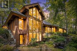 15 SCOTTDALE DRIVE  Oro-Medonte, ON L0L 1T0