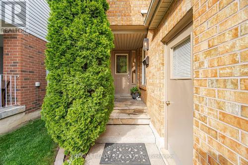 38 Furrows End, Brampton, ON - Outdoor