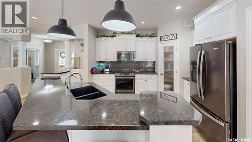 2806 Sunninghill Crescent, Regina, SK - Indoor Photo Showing Kitchen With Double Sink With Upgraded Kitchen