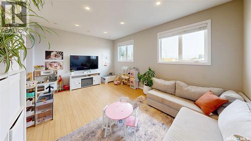 2806 Sunninghill Crescent, Regina, SK - Indoor Photo Showing Living Room
