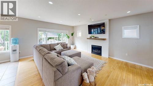 2806 Sunninghill Crescent, Regina, SK - Indoor Photo Showing Living Room With Fireplace