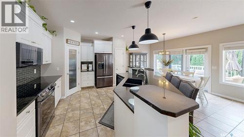 2806 Sunninghill Crescent, Regina, SK - Indoor Photo Showing Kitchen With Upgraded Kitchen