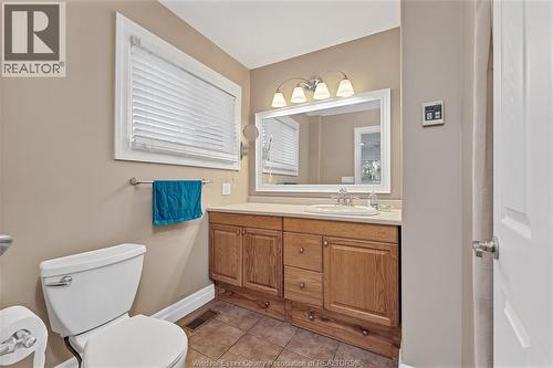 1797 Everts, Windsor, ON - Indoor Photo Showing Bathroom