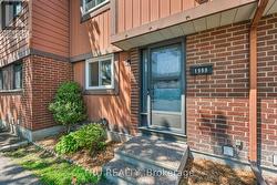 1999 FALKIRK CRESCENT Ottawa, ON K1B 4Y8
