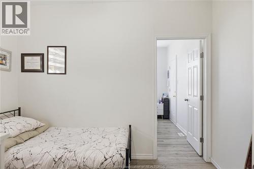 372 Lincoln Road Unit# 2, Windsor, ON - Indoor Photo Showing Bedroom