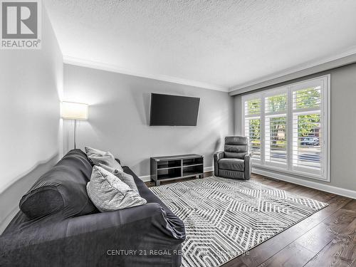 281 Thistle Down Boulevard, Toronto, ON - Indoor Photo Showing Living Room