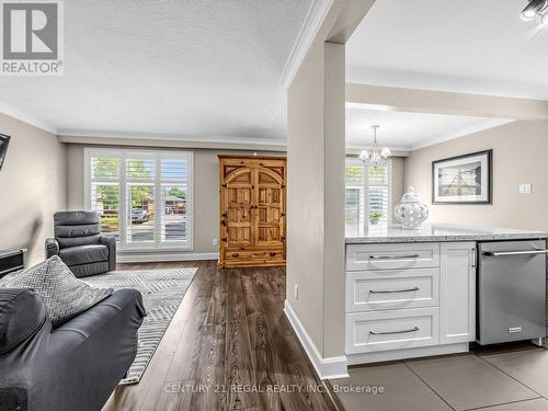 281 Thistle Down Boulevard, Toronto, ON - Indoor Photo Showing Living Room