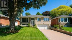 33 SUMNER HEIGHTS DRIVE  Toronto, ON M2K 1Y2