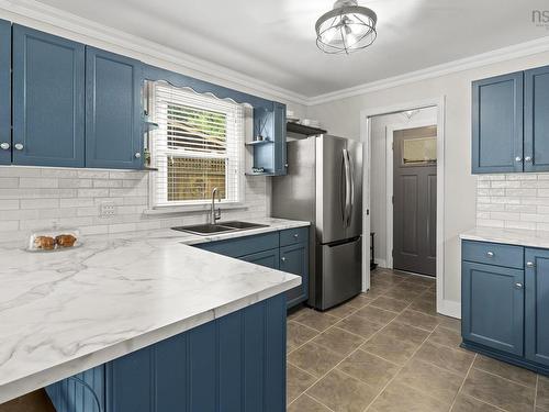 99 Thistle Street, Dartmouth, NS - Indoor Photo Showing Kitchen With Double Sink