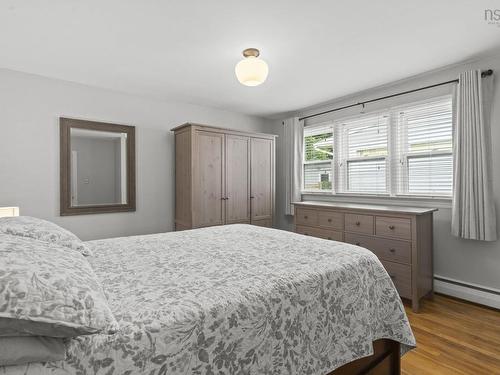 99 Thistle Street, Dartmouth, NS - Indoor Photo Showing Bedroom
