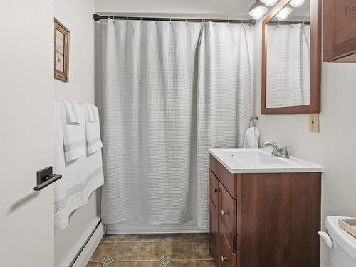 99 Thistle Street, Dartmouth, NS - Indoor Photo Showing Bathroom