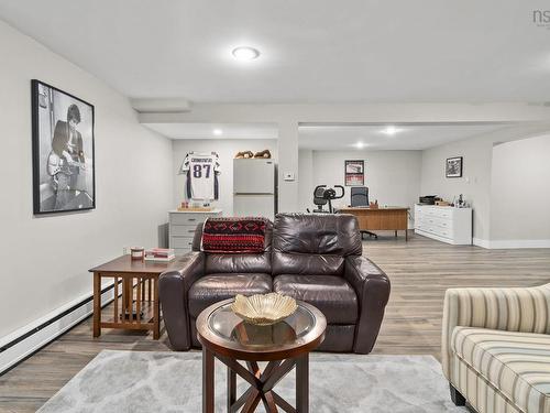 99 Thistle Street, Dartmouth, NS - Indoor Photo Showing Living Room