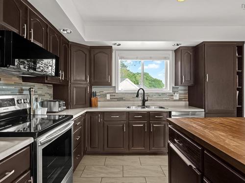 22 Sunnyvale Crescent, Lower Sackville, NS - Indoor Photo Showing Kitchen With Double Sink