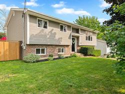 22 Sunnyvale Crescent  Lower Sackville, NS B4E 2G5