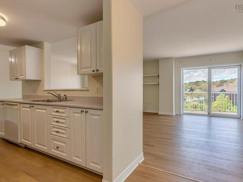 802 99 Waterfront Drive, Bedford, NS - Indoor Photo Showing Kitchen With Double Sink