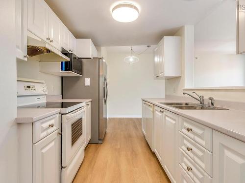 802 99 Waterfront Drive, Bedford, NS - Indoor Photo Showing Kitchen With Double Sink