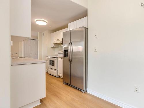 802 99 Waterfront Drive, Bedford, NS - Indoor Photo Showing Kitchen