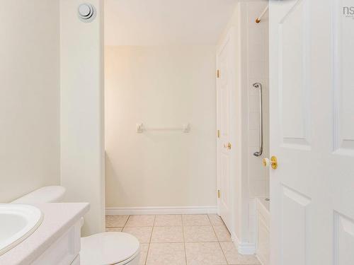 802 99 Waterfront Drive, Bedford, NS - Indoor Photo Showing Bathroom