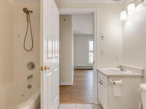 802 99 Waterfront Drive, Bedford, NS - Indoor Photo Showing Bathroom