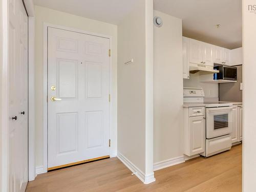 802 99 Waterfront Drive, Bedford, NS - Indoor Photo Showing Kitchen