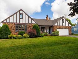 10 Battery Point Drive  Stratford, PE C1B 2K6
