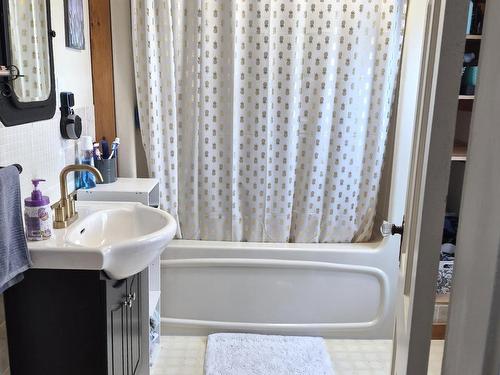 58 William Street, Yarmouth, NS - Indoor Photo Showing Bathroom