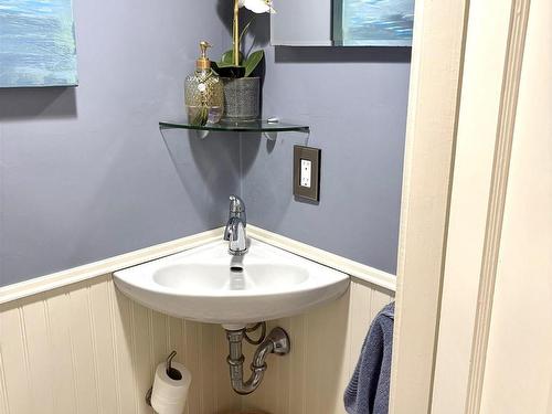 58 William Street, Yarmouth, NS - Indoor Photo Showing Bathroom
