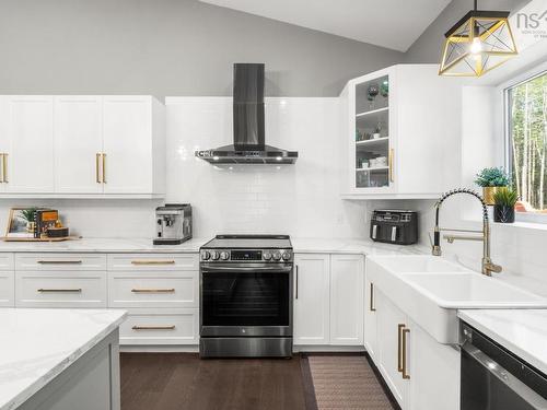 33 Rockcliffe Drive, Enfield, NS - Indoor Photo Showing Kitchen
