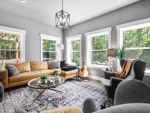 33 Rockcliffe Drive, Enfield, NS - Indoor Photo Showing Living Room
