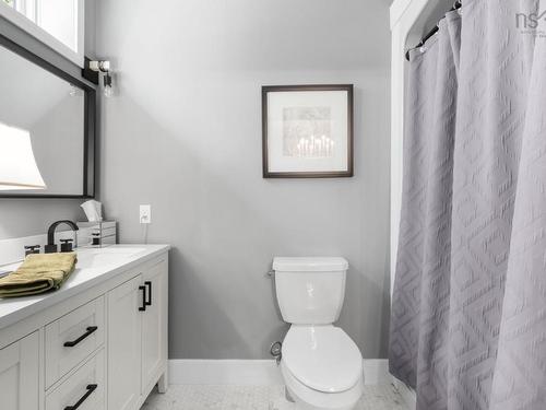33 Rockcliffe Drive, Enfield, NS - Indoor Photo Showing Bathroom