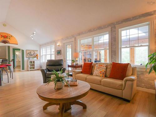 223 366 Highway, Tyndal Road, NS - Indoor Photo Showing Living Room