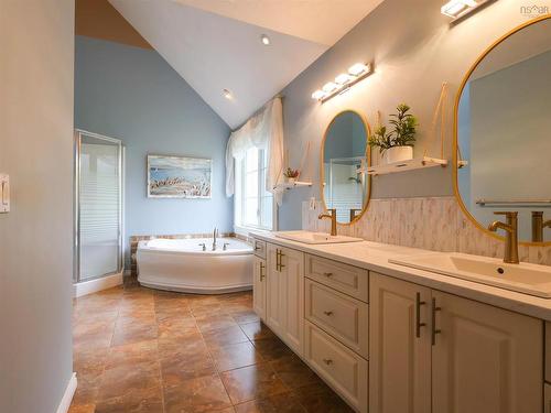 223 366 Highway, Tyndal Road, NS - Indoor Photo Showing Bathroom