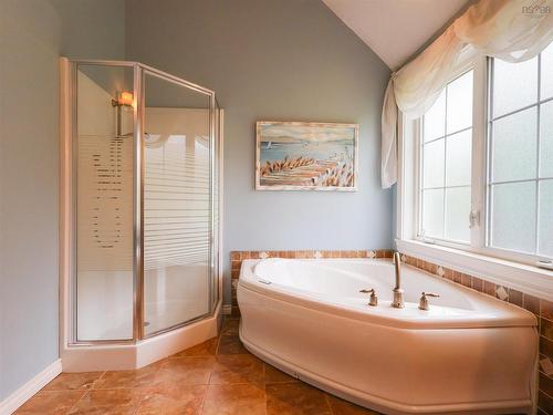 223 366 Highway, Tyndal Road, NS - Indoor Photo Showing Bathroom